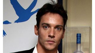 ジョナサン・リス・マイヤーズ、リハビリ施設に再入院！アルコール中毒を治療