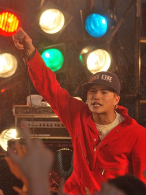 市原隼人 スペシャルライブで客席にダイブ どしゃぶり雨など関係なし シネマトゥデイ