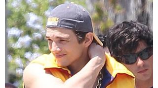 アシュトン・カッチャー、ジムではなくDVDで肉体改造