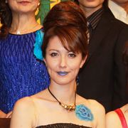 山本モナ、女優に初挑戦で主役に!胸にブルーのタトゥー!妖艶占い師演じるも…共演者降板の波乱も!