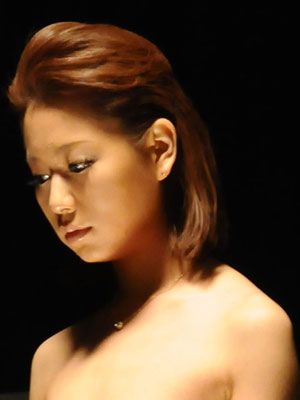 小向美奈子の官能調教役、女性誌BLENDAの現役モデルが初ヌードで全裸レズシーンの体当たり演技