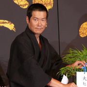 豊川悦司、丸刈りで会見に登場!主演作を一言でいえば「サムライブルー」