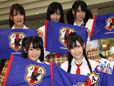 AKB48ユニット渡り廊下走り隊、新曲披露に2,000人のファンは大熱狂！渡辺麻友、W杯は本田選手に注目！