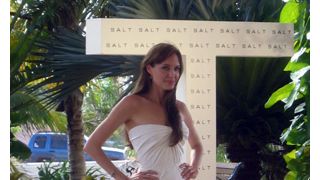 アンジェリーナ・ジョリー、妊娠時のエクササイズだけでなくバイクアクションもブラピ仕込み！