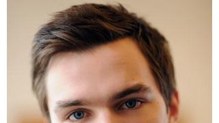 『タイタンの戦い』のニコラス・ホルト、恋人ヴィクトリア・ジャスティスと10か月間離れ離れは不安