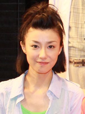 真中瞳改め東風万智子、「役者・演出家としてもすてきな方ですね」と宅間孝行をベタ褒め！