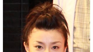 真中瞳改め東風万智子、「役者・演出家としてもすてきな方ですね」と宅間孝行をベタ褒め!