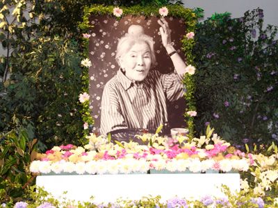 さようなら、日本のおばあちゃん！トトロにも出演していた北林谷栄さんのやさしい笑顔に参加者も静かにお別れ