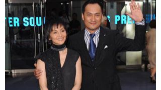 渡辺謙、夫人の南果歩の肩を抱いてレッドカーペットに!『インセプション』ロンドンプレミア大盛況!