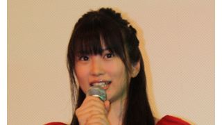 志田未来、アリエッティ彷彿させる赤ワンピで『借りぐらしのアリエッティ』初日舞台あいさつ!