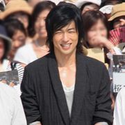 大沢たかお、42度の灼熱の水戸で汗だく!2億5,000万円の豪華セットに登場