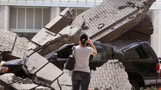 高層ビルも本気で爆破!シカゴの街が破壊される!?『トランスフォーマー3』銃撃戦もガチ!