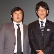 ロバート秋山、熟女芸人から家電芸人に転身!?突っ込み不在の舞台あいさつで、壇上はカオス状態!?