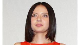 ベッキー、疲れ気味!?携帯電話のメール返信がプレッシャーで「がんばれない」