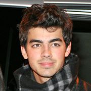 「ジョナス・ブラザーズ」のジョー・ジョナス、『トワイライト』のアシュリー・グリーンとまたデート!!
