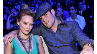 ヒラリー・ダフ、婚約者のホッケー選手と結婚