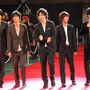 水嶋ヒロ、佐藤健、向井理らがビートルズも立ったロックの聖地武道館に!観客6,500人が絶叫!!
