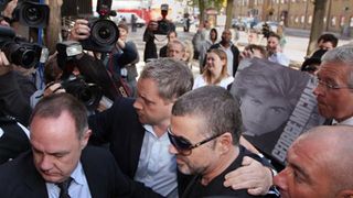 ジョージ・マイケル、薬物の影響下での運転で罪を認める