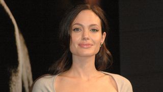 アンジェリーナ・ジョリーの初監督作は自身が脚本執筆！出演はせずに監督に専念