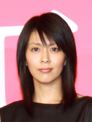 松たか子が夫とライブで共演 観客の前で わたしのだんなー 発言 シネマトゥデイ