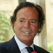 フリオ・イグレシアス、21歳年下の元モデルと結婚!すでに交際20年で子ども5人