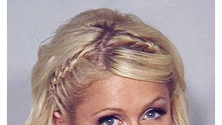 パリス・ヒルトン、コカイン所持で逮捕！ハンドバッグから怪しげな白い粉