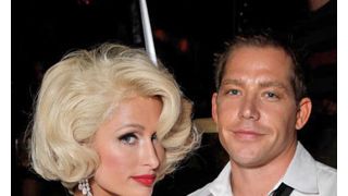 パリス・ヒルトンと一緒に逮捕された恋人がクビで無職に