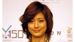 全盲の視覚障害者役に挑戦した上戸彩、愛にあふれた撮影現場に感涙