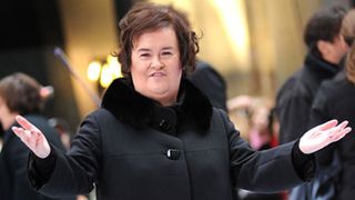 スーザン・ボイル、歌う許可がもらえず涙でイギリスに帰国