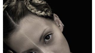 『バトル・ロワイアル 3D』の主題歌を土屋アンナが担当!「レクイエム」を過激にマッシュアップ!