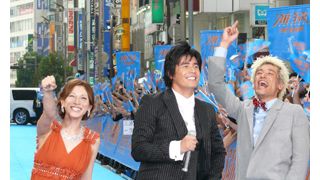 『海猿』新宿ジャックに5,000人が熱狂！セクシードレスで輝く加藤あいも「胸いっぱい！」と大興奮!!