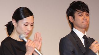 『悪人』初日で妻夫木聡が感極まって涙!…しちゃったけど深津絵里は年上なので涙をグッとこらえる!!