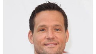 「クーガータウン」のジョシュ・ホプキンス、ジェニファー・アニストンとの交際を否定