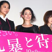 浅野忠信が劇場のどこかからのぞいている? のぞかせる女を演じた美波も「快感を味わって」と発言!