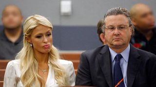 パリス・ヒルトン、有罪判決！罪を認め、薬物所持と公務執行妨害で禁固1年執行猶予1年