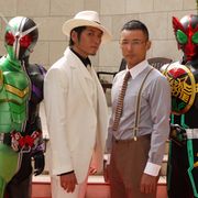 吉川晃司、白スーツ、白ハットでさっそうと登場!「40代まだまだ働き盛りのところを見せる」