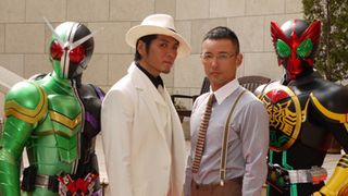吉川晃司、白スーツ、白ハットでさっそうと登場!「40代まだまだ働き盛りのところを見せる」