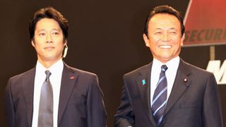 「SP」岡田准一、元内閣総理大臣の麻生太郎氏を警護!アクション指導もこなし真木からは「コワい!」