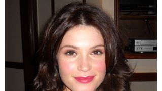 ボンドガール、王女、グラフィック・ノベルの主人公、華麗なる変身を遂げる注目の女優ジェマ・アータートンに聞く！