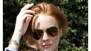 リンジー・ローハンがリハビリ施設へ再入所!入所の前に「記念撮影」も?