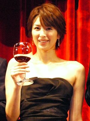 吉瀬美智子、黒の妖艶ドレスで会場を魅了！ 悪女役に「わたしは悪女だと思わない」