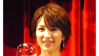 吉瀬美智子、黒の妖艶ドレスで会場を魅了！ 悪女役に「わたしは悪女だと思わない」