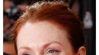 ジュリアン・ムーア、忙しすぎて夫とロマンチックなデートは不可能