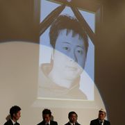 河本準一の葬式!?天国からのビデオメッセージも…登壇者全員が喪服姿の手の込みよう!
