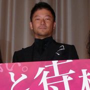 小池栄子、急きょ帰国した浅野忠信のサプライズ登場に感動!