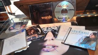 レディー・ガガの初期時代デモCDがオークションに出品！激レアなステファニー・ジャーマノッタ時代の曲も！