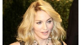 イギリスが恋しいマドンナ 引っ越すためにビザを申請中