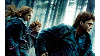 3D公開を断念した『ハリー・ポッター』最終章前編、ハリー&ロン&ハーマイオニーが疾走する新ポスター解禁!