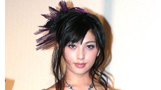 セクシー女優・原紗央莉、胸の谷間&おへそ全開の妖艶過ぎるコスチューム!その正体が凶悪過ぎる!!