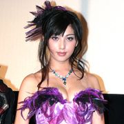 セクシー女優・原紗央莉、胸の谷間&おへそ全開の妖艶過ぎるコスチューム!その正体が凶悪過ぎる!!
